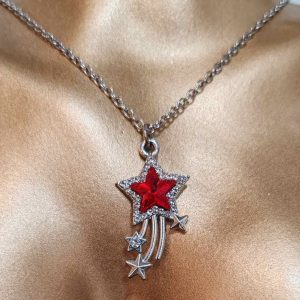 Κολιέ με κρεμαστό στοιχείο σε σχέδιο αστεριού